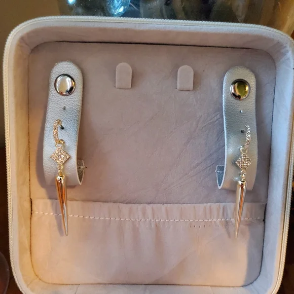 Earrings - Picture 5 of 5